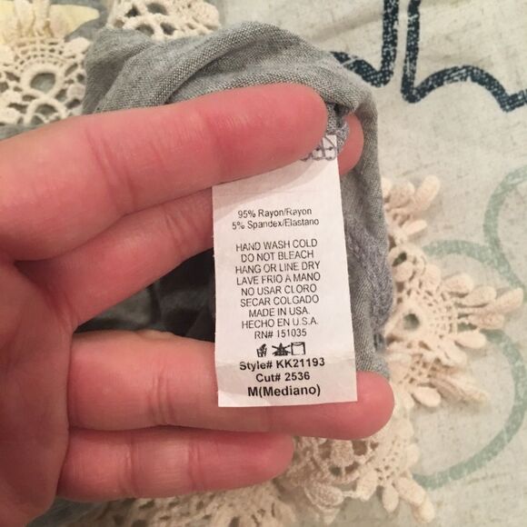 K.Jen Gray Top Size Medium - Picture 8 of 8